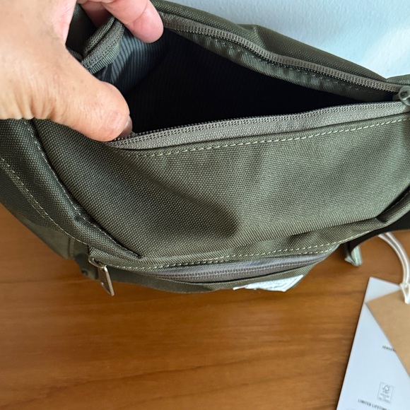 Herschel Supply Company Pop Quiz Olive Belt Bag - Picture 3 of 7